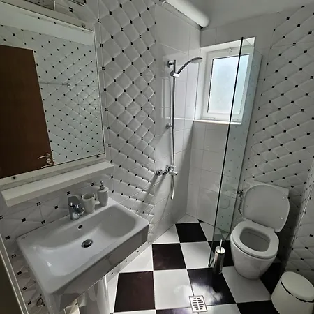 A & A Guest house *